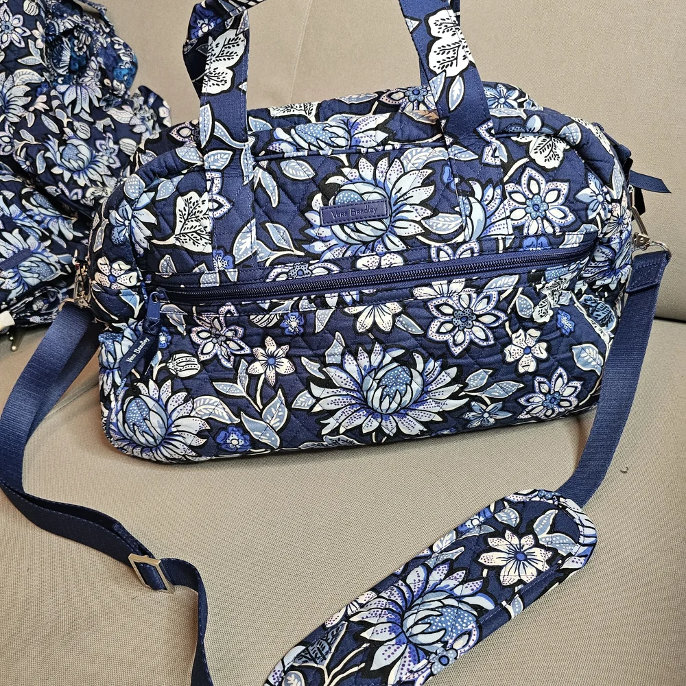 Vera Bradley Navy Blue Floral Quilted Travel Bag - Picture 3 of 16